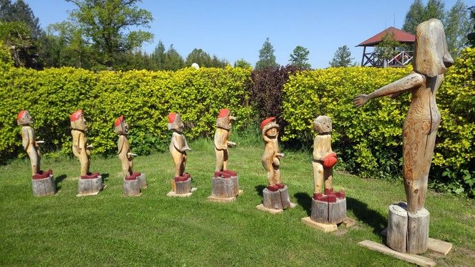 Aizraujoša diena Beverīnas koka skulptūru parkā un labirintos